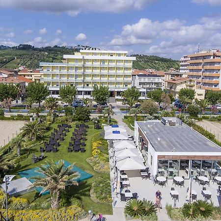 Hotel Atlas Alba Adriatica Extérieur photo
