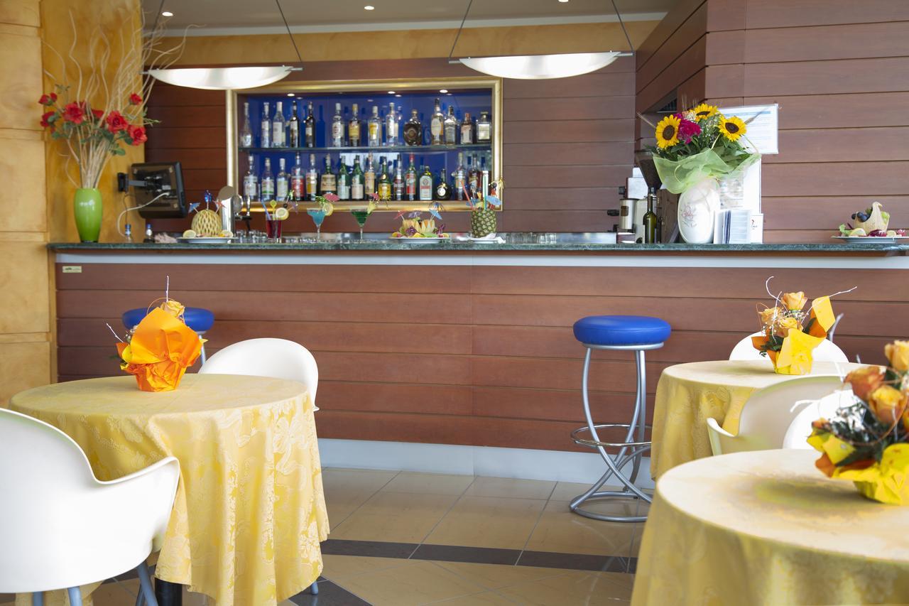 Hotel Atlas Alba Adriatica Extérieur photo