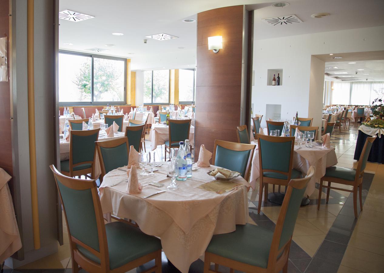 Hotel Atlas Alba Adriatica Extérieur photo