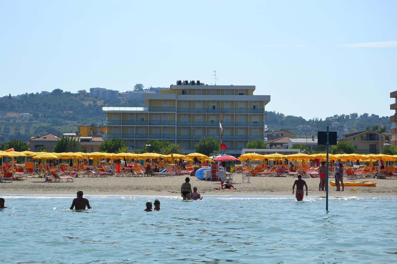 Hotel Atlas Alba Adriatica Extérieur photo