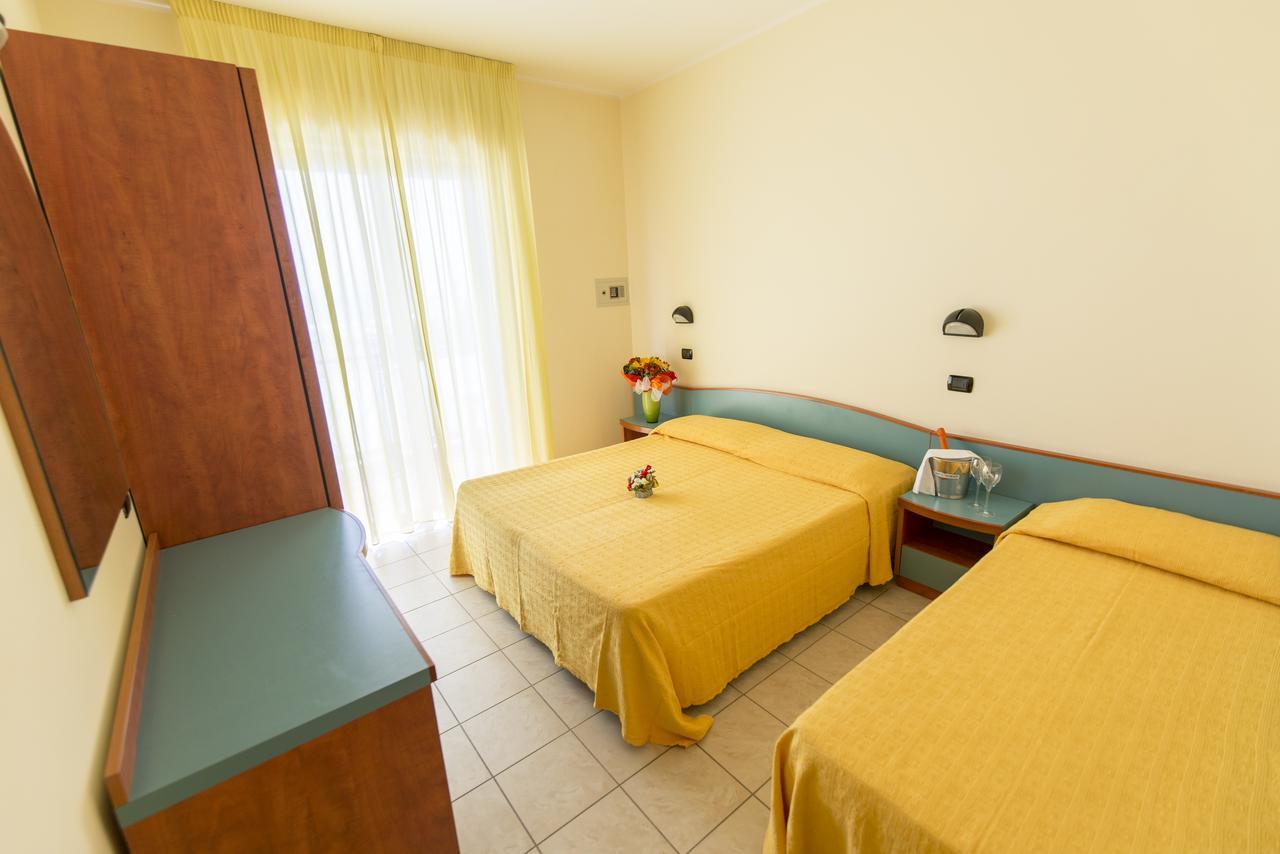 Hotel Atlas Alba Adriatica Extérieur photo