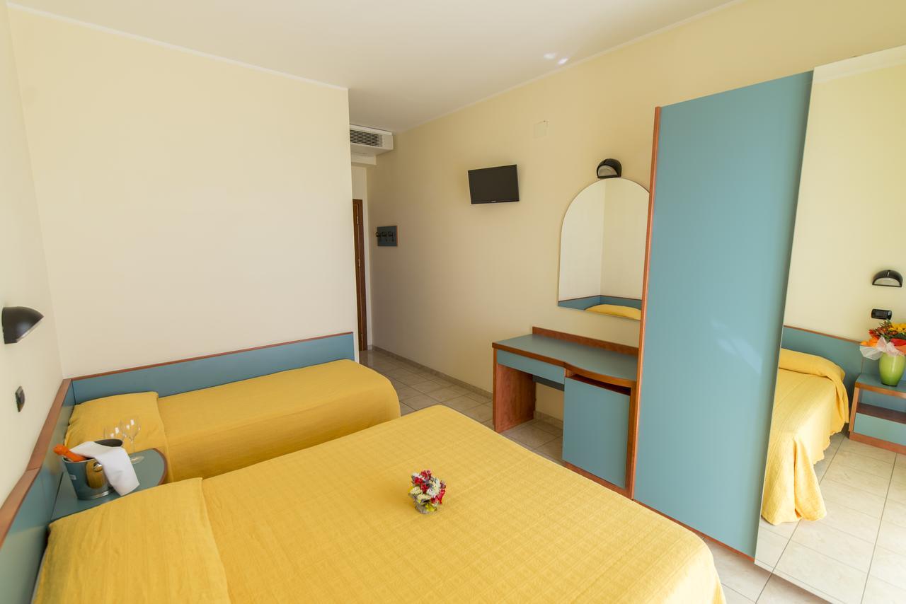Hotel Atlas Alba Adriatica Extérieur photo