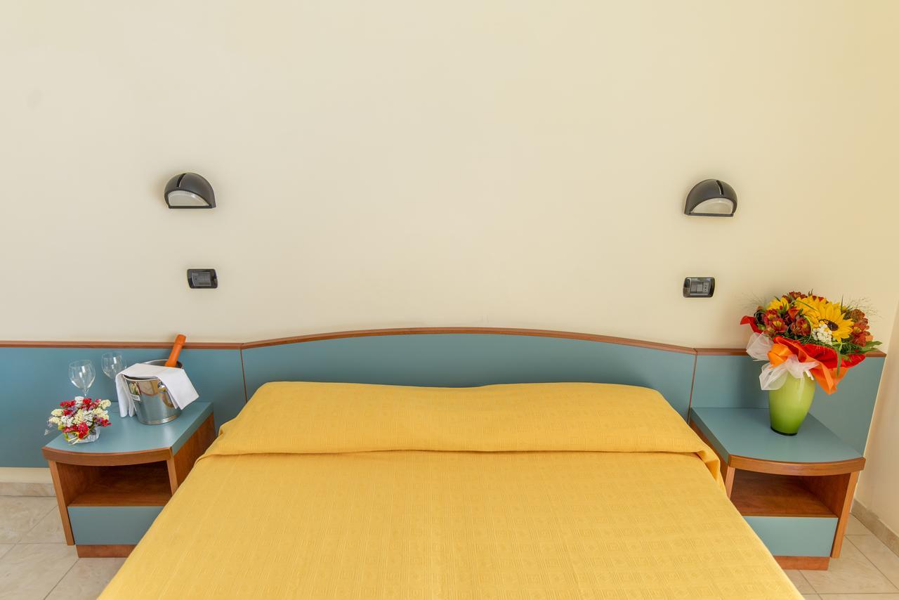 Hotel Atlas Alba Adriatica Extérieur photo