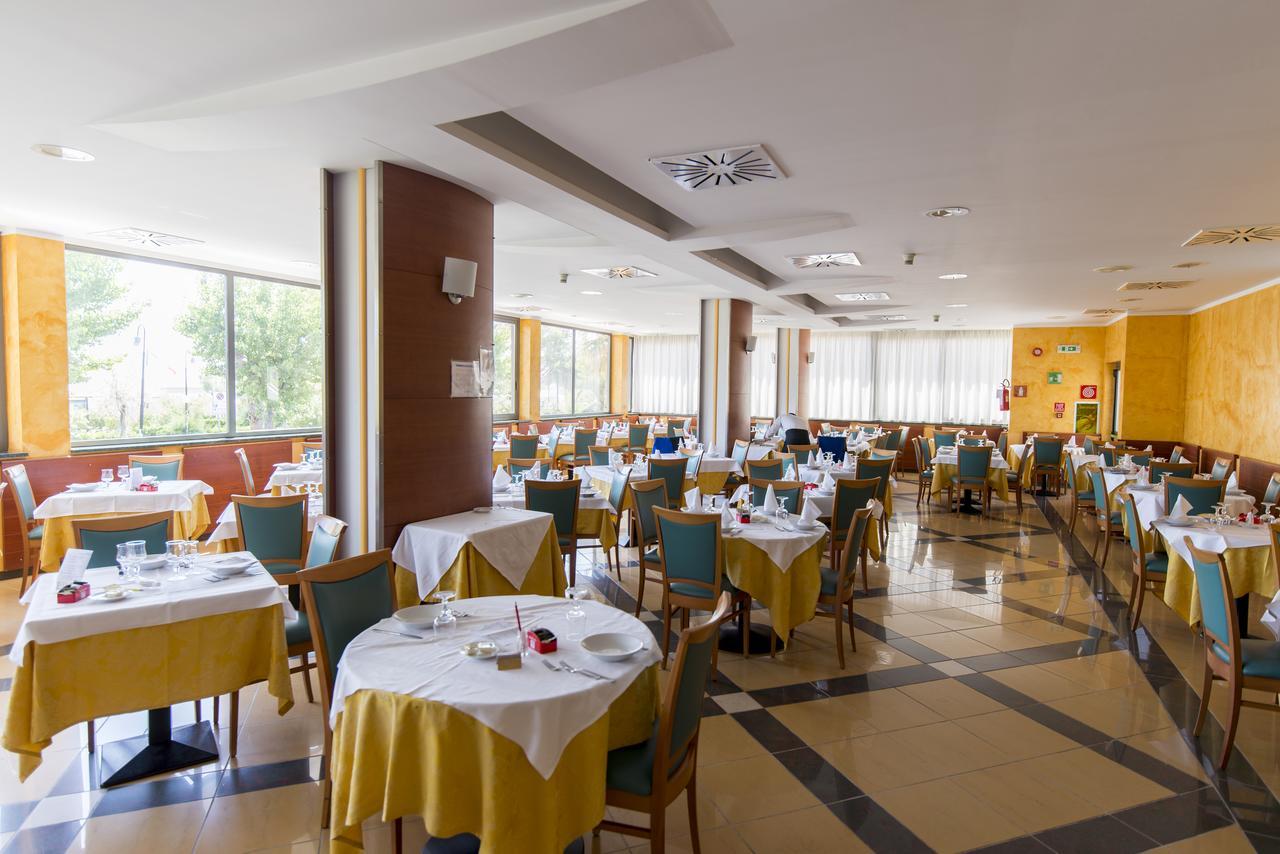 Hotel Atlas Alba Adriatica Extérieur photo