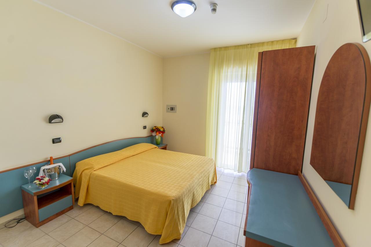 Hotel Atlas Alba Adriatica Extérieur photo
