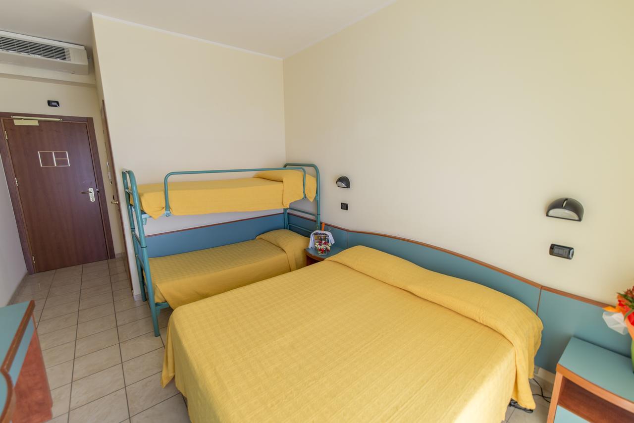 Hotel Atlas Alba Adriatica Extérieur photo