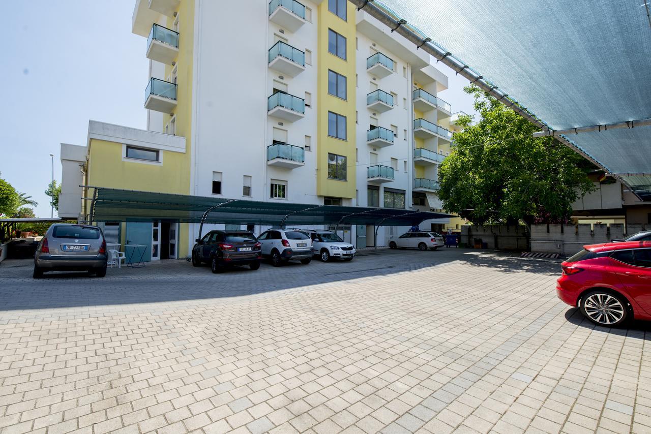 Hotel Atlas Alba Adriatica Extérieur photo